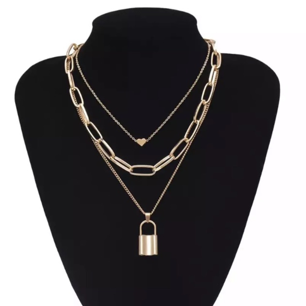⭐️ Fashion  Lock Necklace Statement - Picture 2 of 3